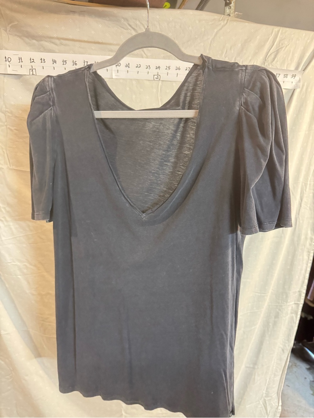 Treasure & Bond V-Neck Short Sleeve Top in Charcoal